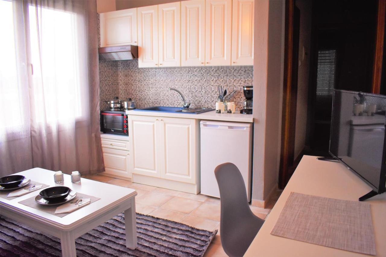 Appartement Cozy And Modern à Komotiní Extérieur photo