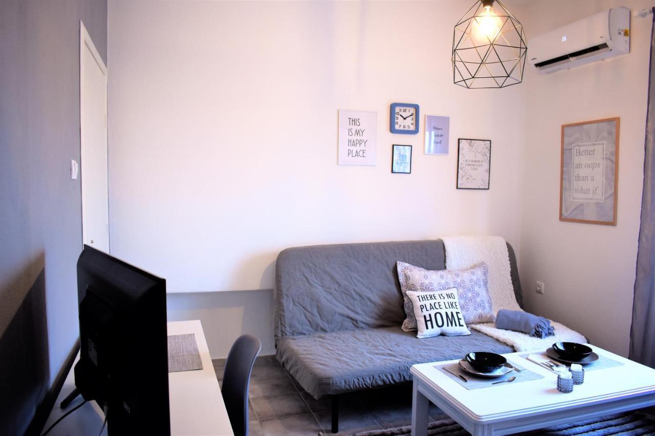 Appartement Cozy And Modern à Komotiní Extérieur photo